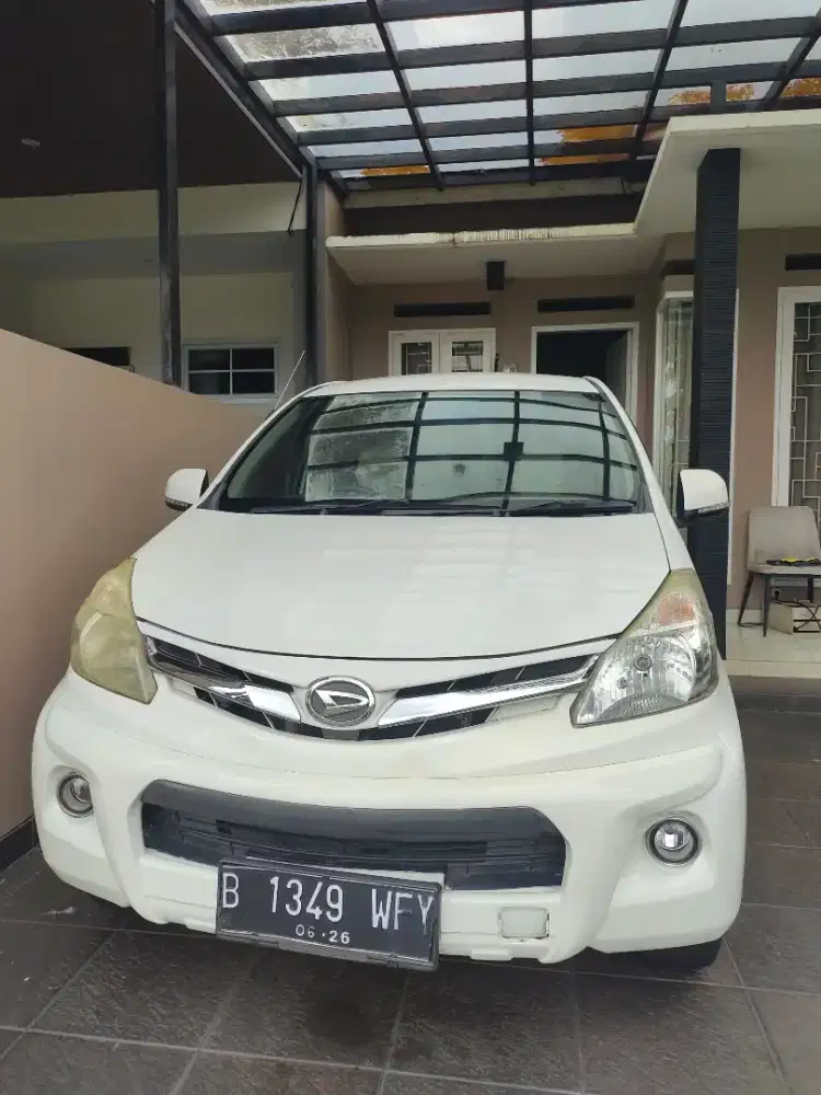 Xenia Sporty 2012 Putih