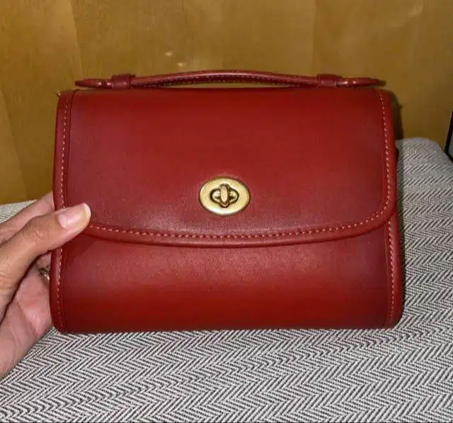 Tas c0ach ori warna merah bata