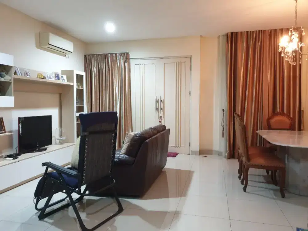 Pik - Murah Rumah Long Beach 3 Lantai