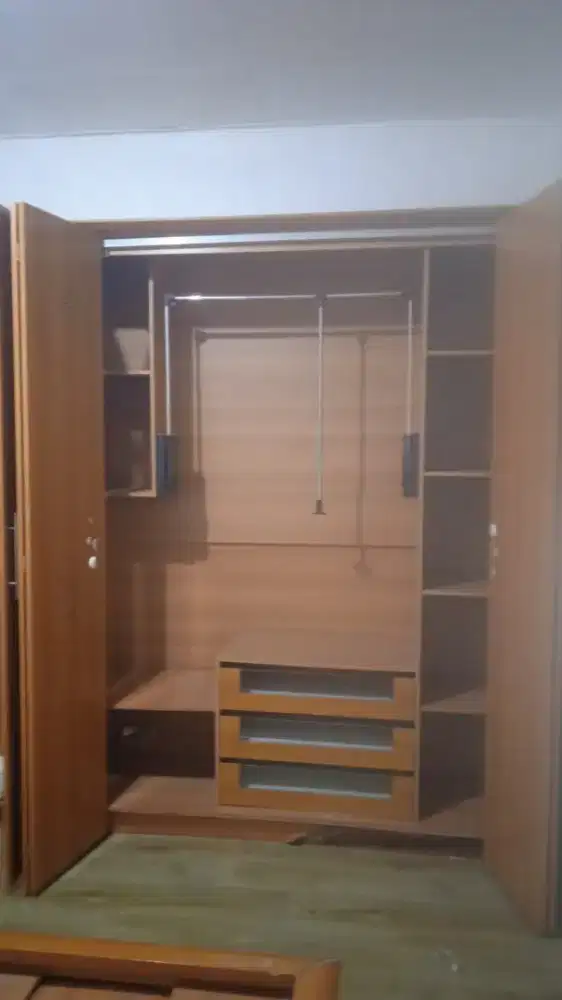 Lemari kayu  panjang 3 meter