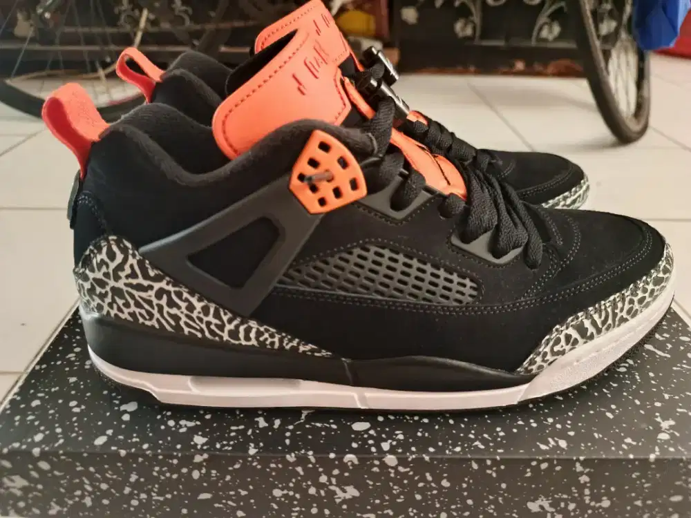 Sepatu Jordan Spizike