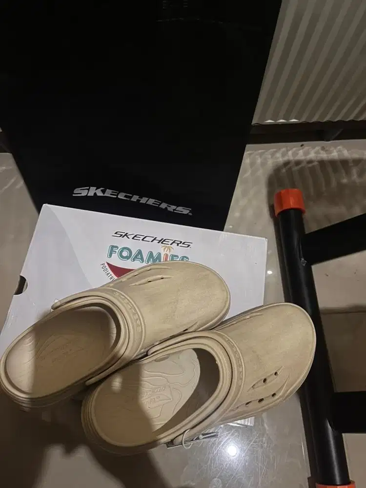 SENDAL SKECHERS ARCH FIT CREAM BEIGE