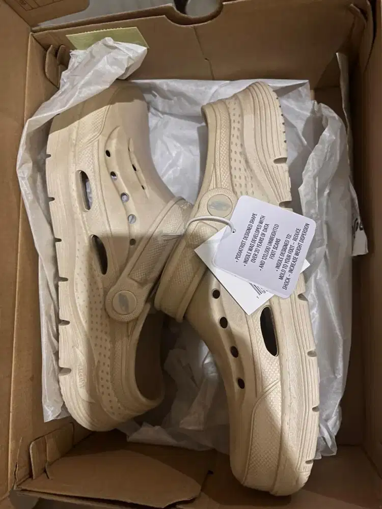 SENDAL SKECHERS ARCH FIT CREAM BEIGE