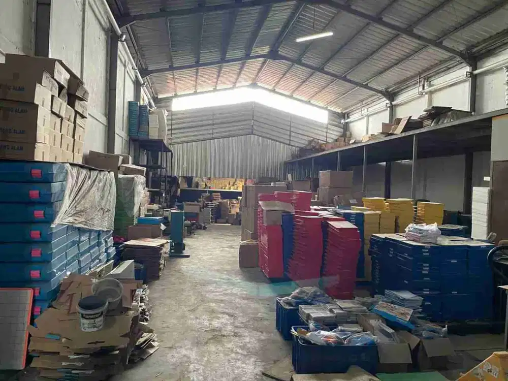 Gudang + kantor +eks Cafe