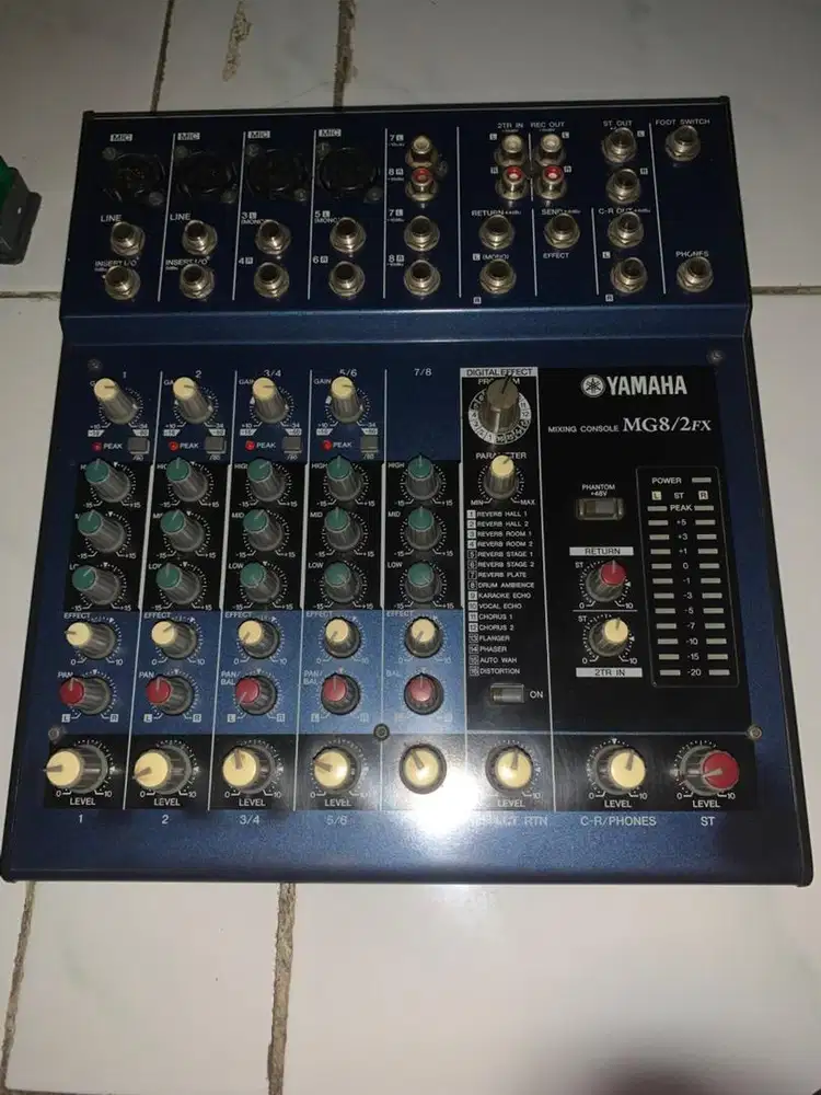 Yamaha mixer MG 8 / 2FX