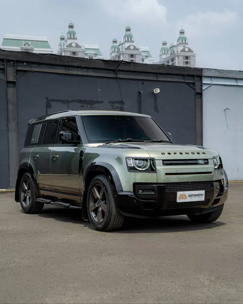 Land Rover Defender 110 X-Dynamic SE 2.0 P300 Woolstone Green Metallic