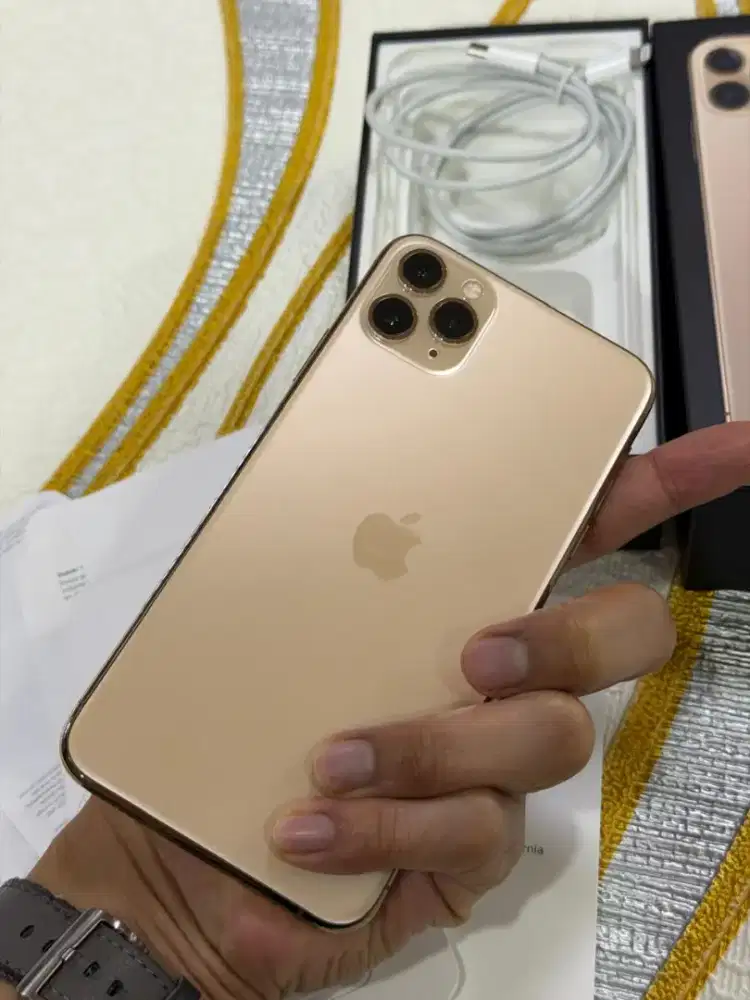 Iphone 11 Pro Max 512GB Lengkap Original Mulus Bekas Pakai