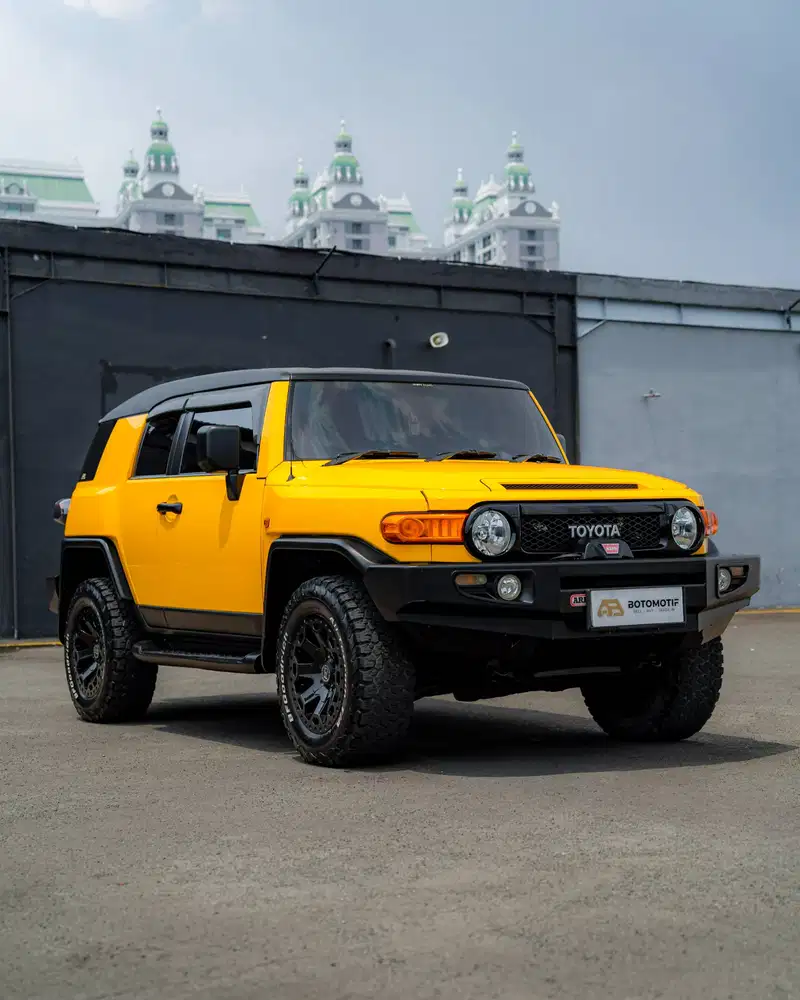 Toyota FJ Cruiser 4.0 V6 4x4 AT Yellow 2017