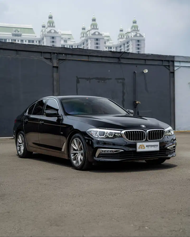 BMW 520i Luxury Line G30 Black 2018