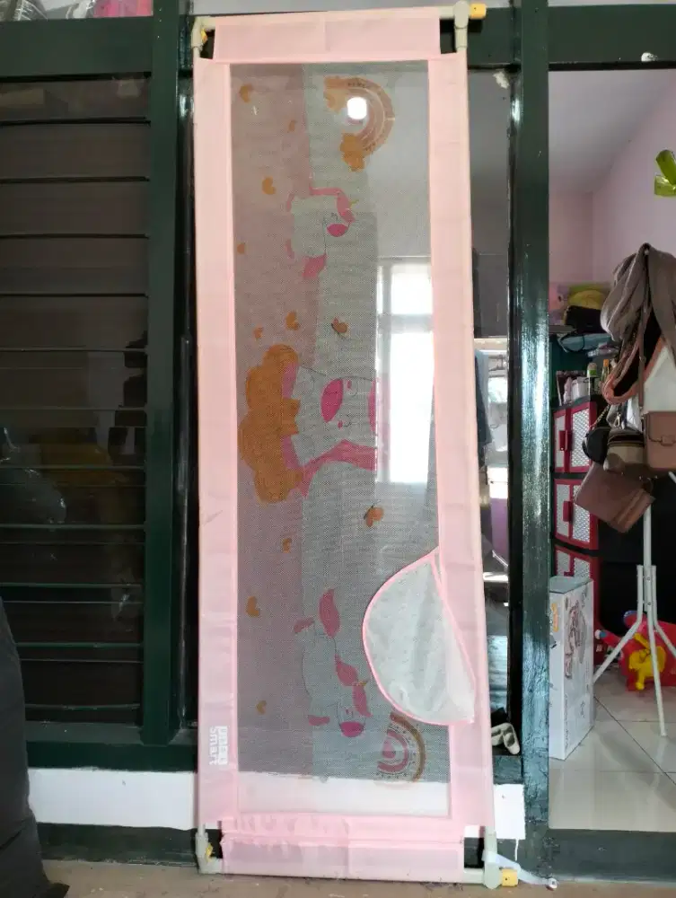 Pager tempat tidur bayi