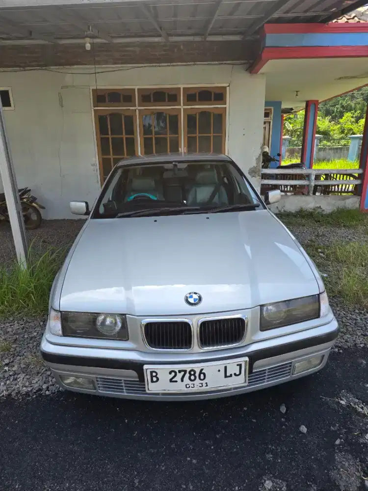 BMW E36 323i AT