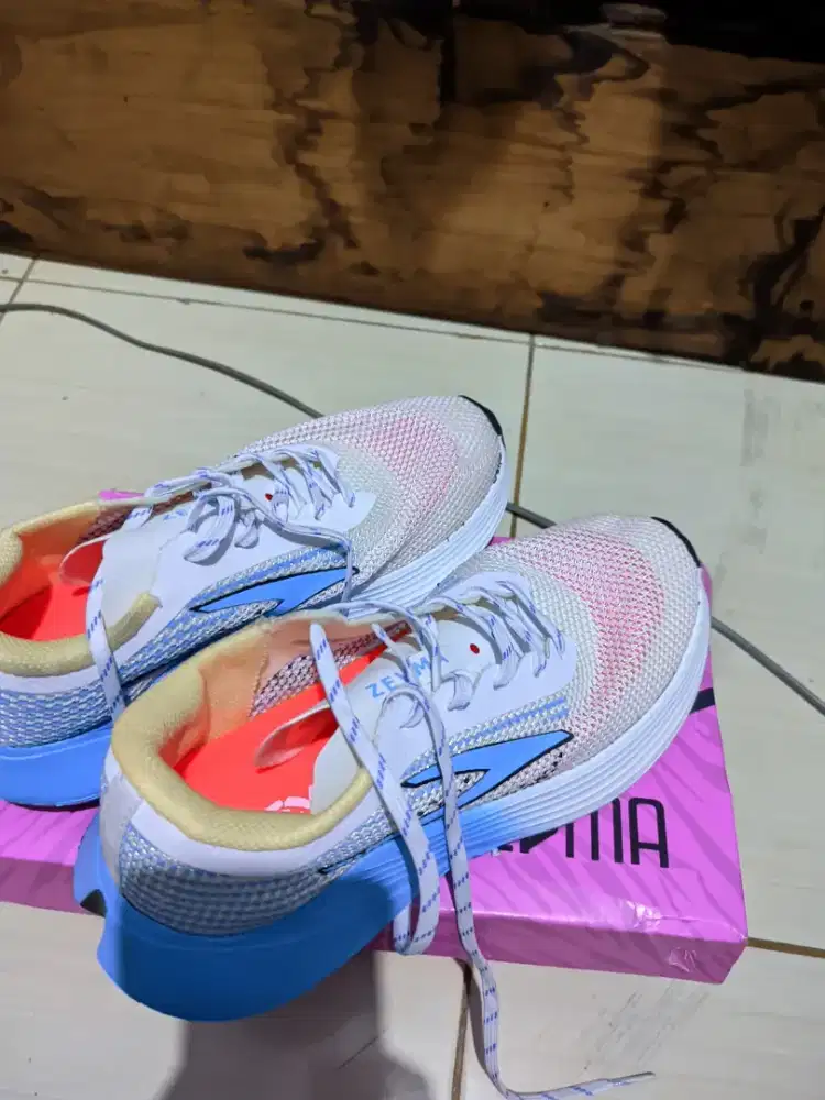 Sepatu Running Zevma