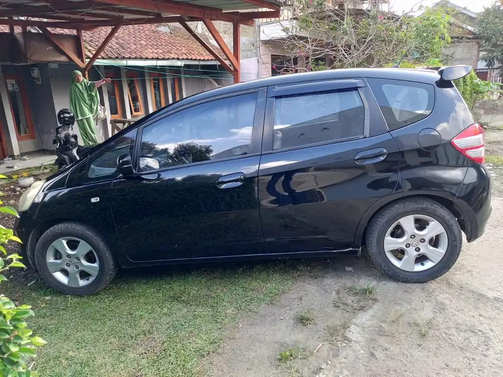 Honda Jazz 2010 S Manual – Hitam