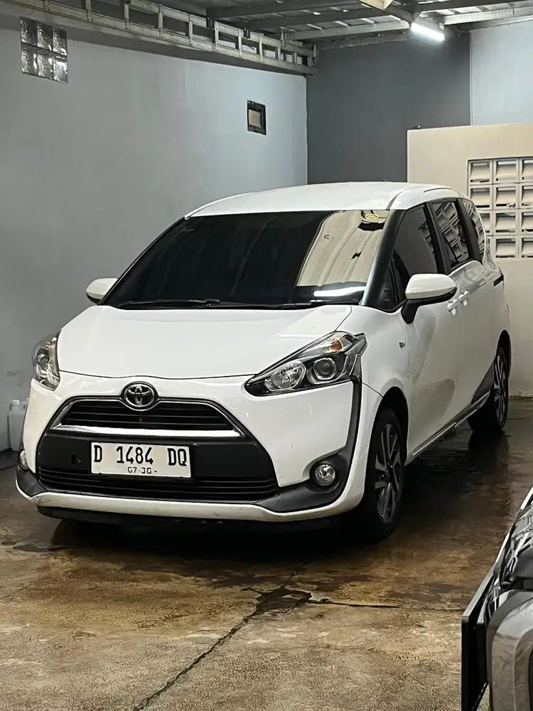 SIENTA V AUTOMATIC 2016 KM 72 ribu