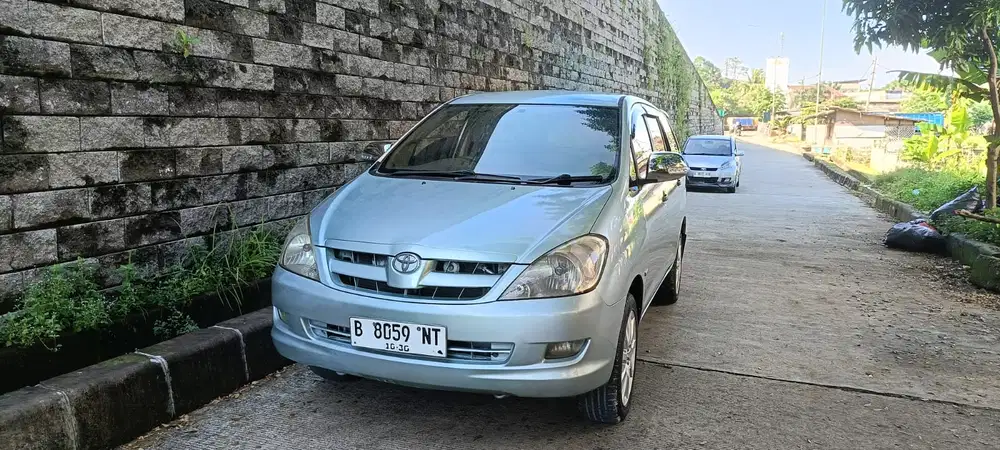 Toyota Kijang Innova 2005 Bensin