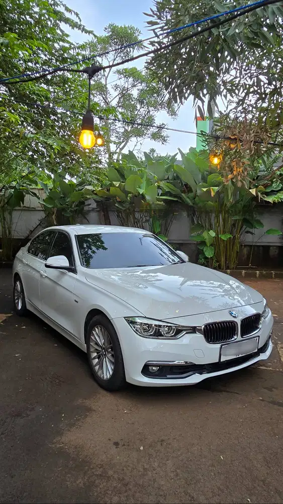 BMW 320i 2018 Luxury Line