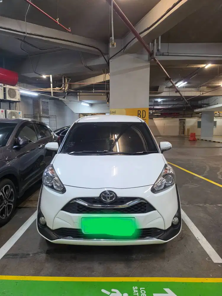 Toyota Sienta V Putih Tahun 2020