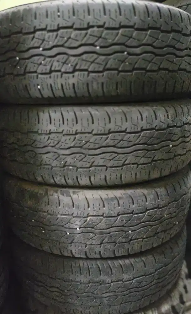 Ban Bridgestone dueler 225.64.R17
