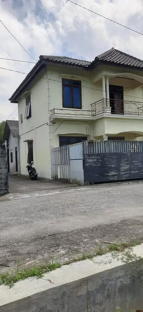 Disewakan rumah 2 lantai wedomartani, maguwohargo 32jt/tahun (nego)