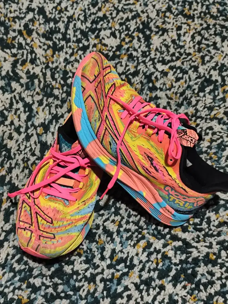 Sepatu lari unisex asics Noosa Tri 15