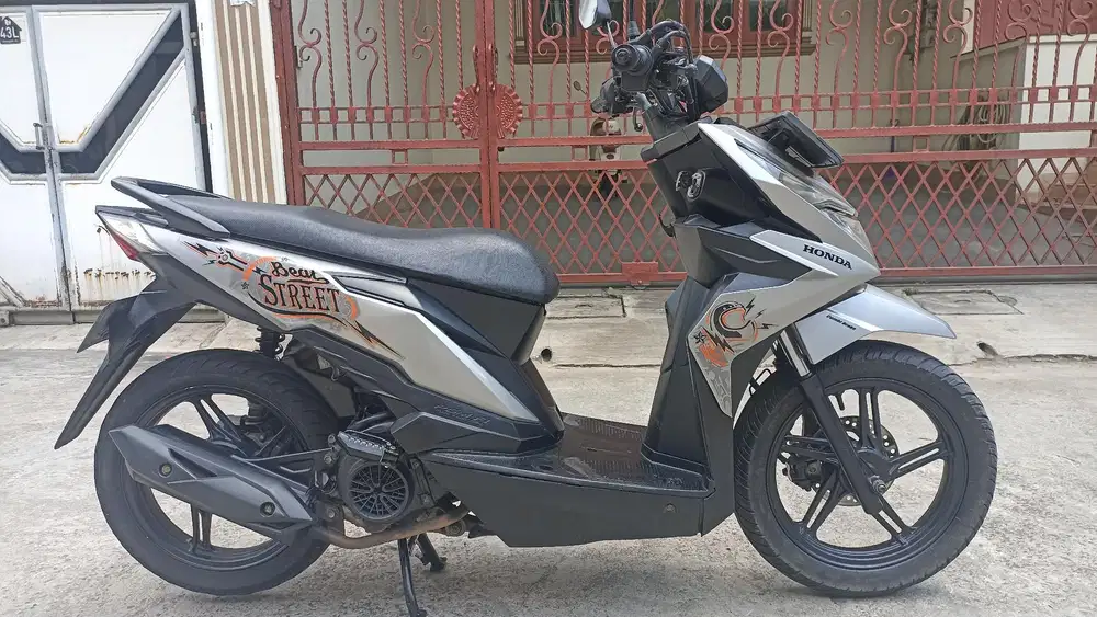 Honda beat street tahun 2021 ( pajak baru 4-2027 ).