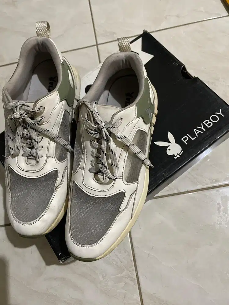 Preloved Sepatu Sneakers Playboy size 41