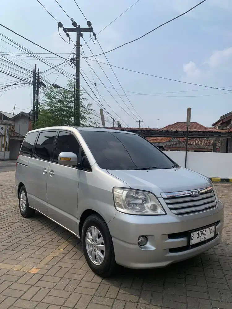 Toyota noah 2004 X matic