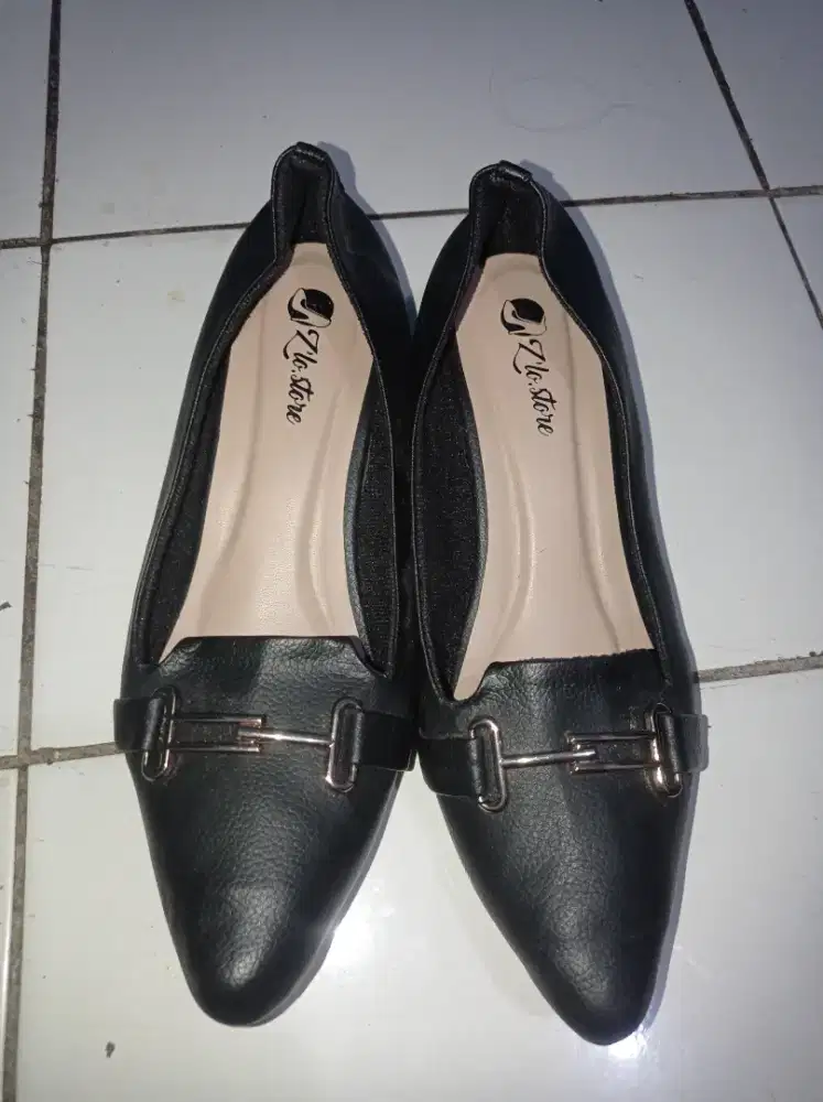 Flat shoes wanita ukuran 37
