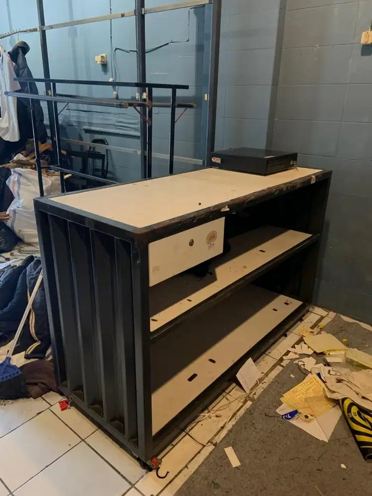 MEJA KASIR BESI BESAR