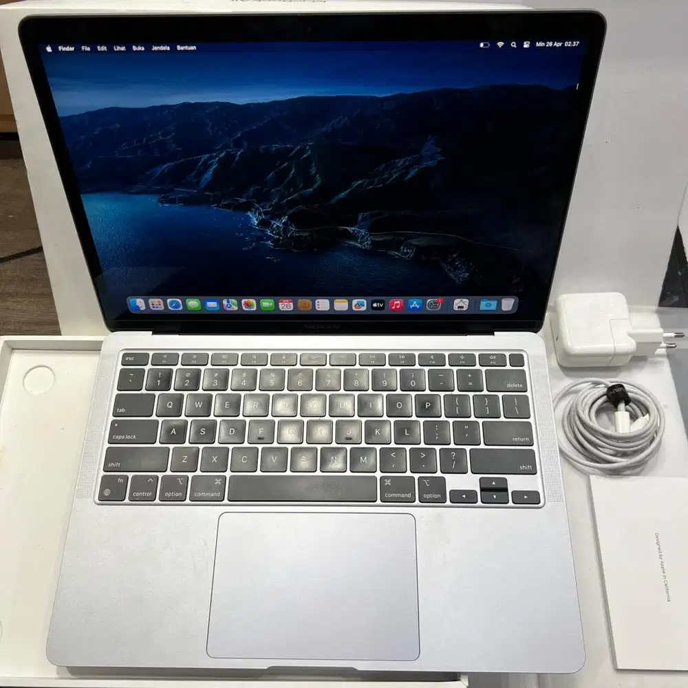 macbook air M1 ssd 256gb resmi ibox mulus fullset original bergaransi