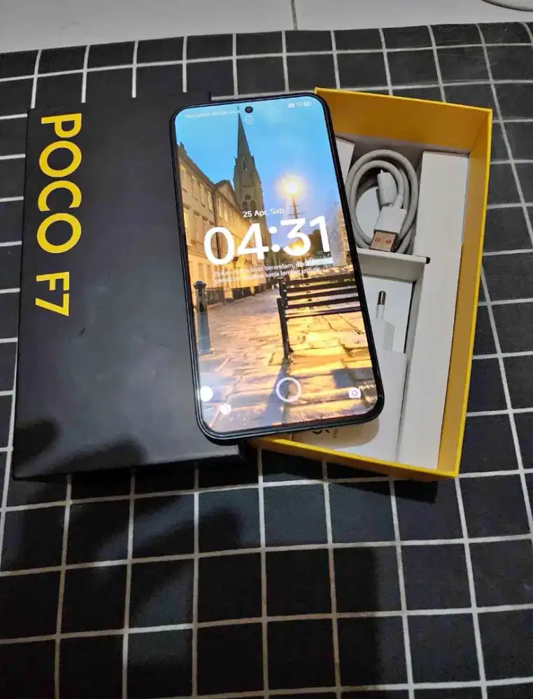 Poco f7 12/528 bekas