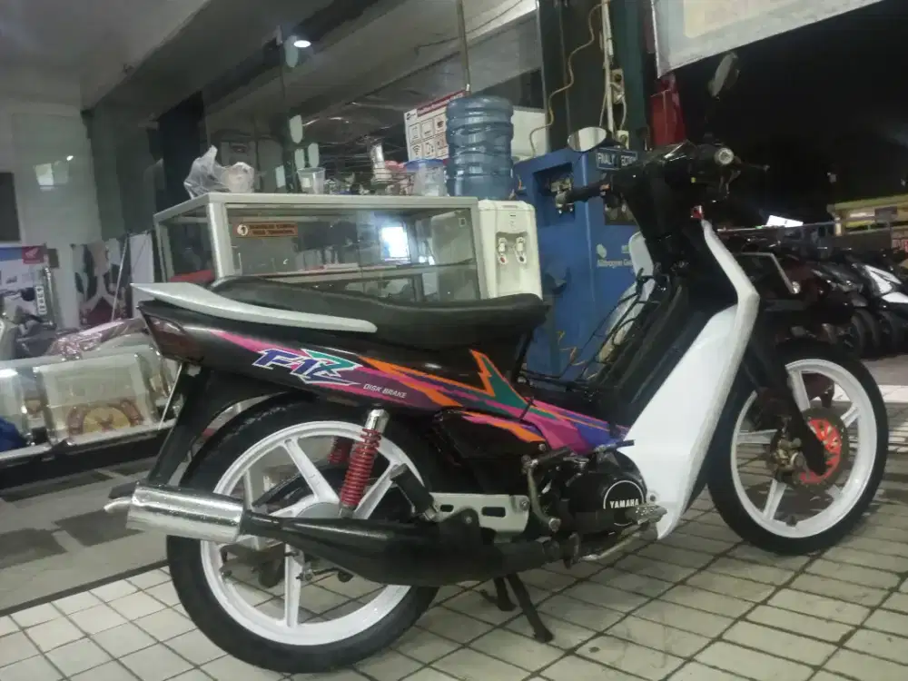 YAMAHA FIZ HITAM KELAM