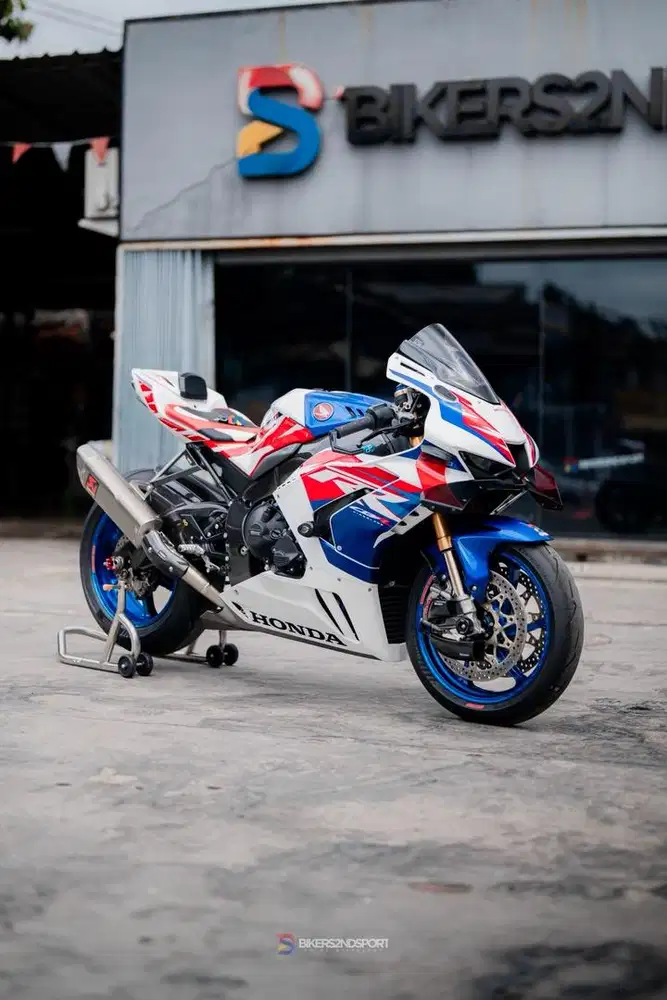 HONDA CBR 1000 RRR 30TH ANNIVERSARY