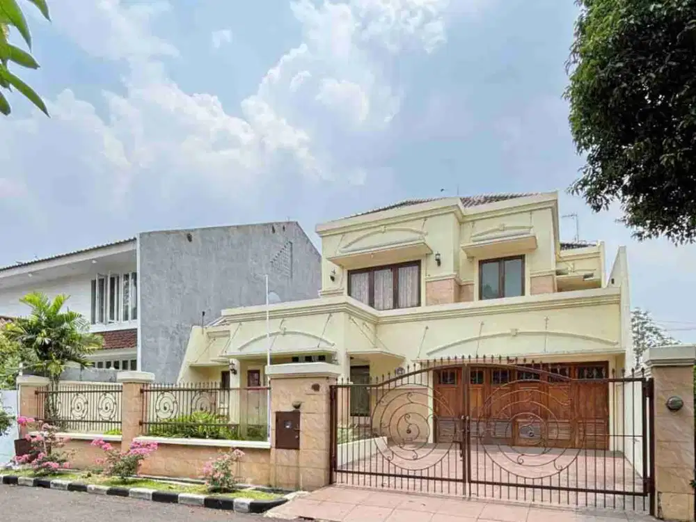 Rumah mewah dijual, bangunan kokoh siap huni  dengan halaman luas serta pemandangan bagus