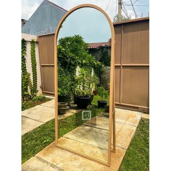 Standing mirror / kaca