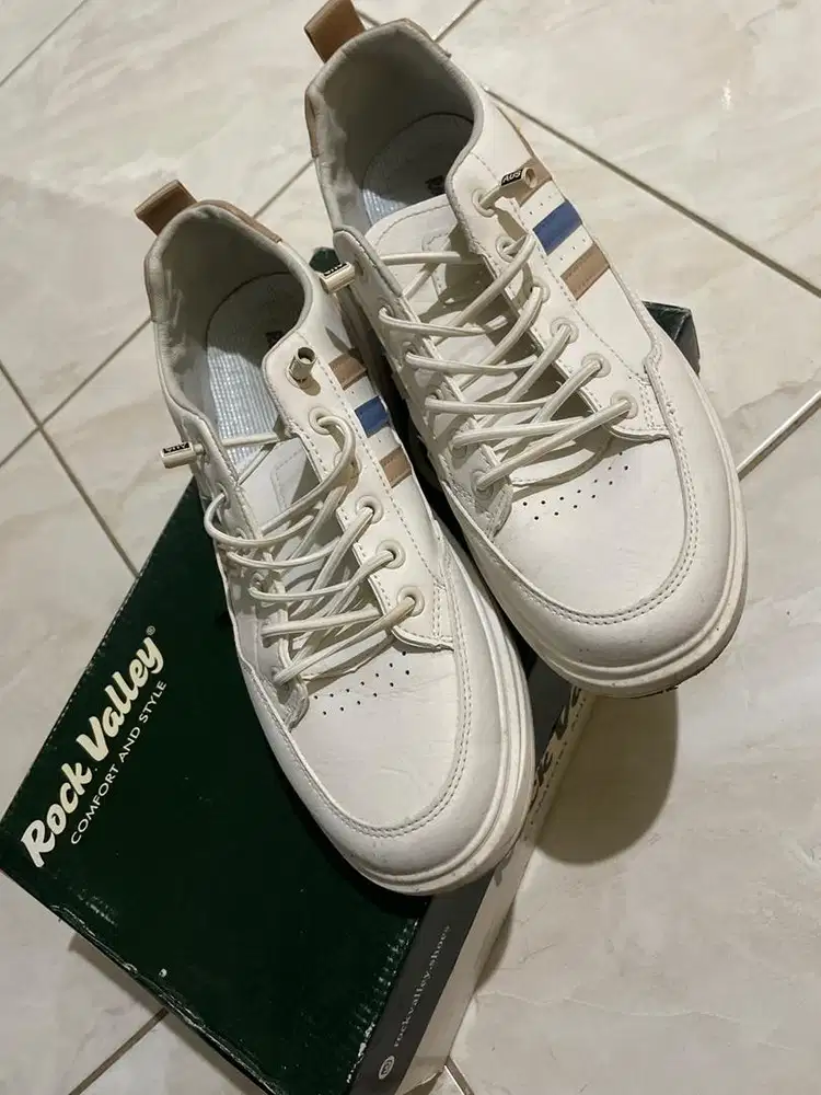 Preloved Sepatu Sneakers Rock Valley size 41