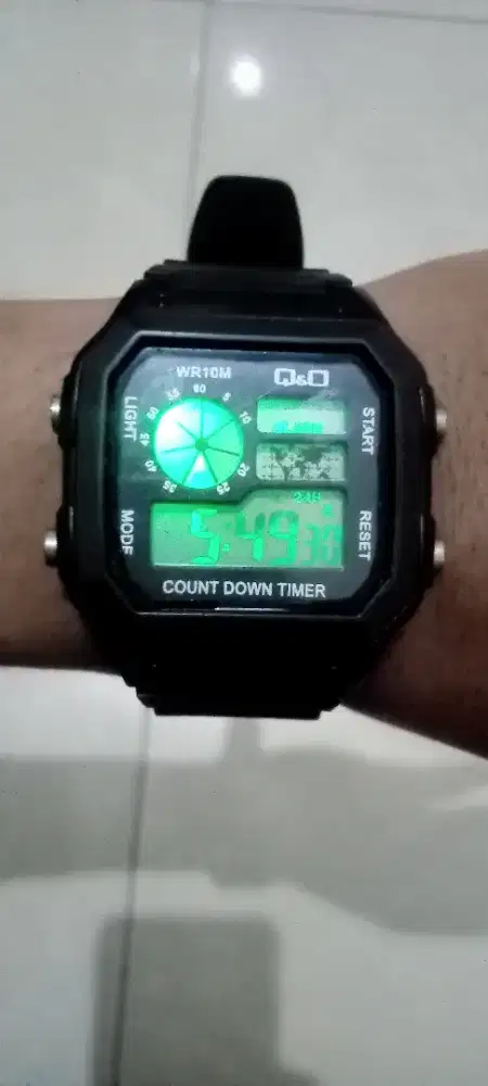 Jam tangan  merk Q&Q