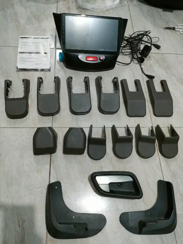 Di jual aja HU android 10 merk mirai, dan pretelan wuling