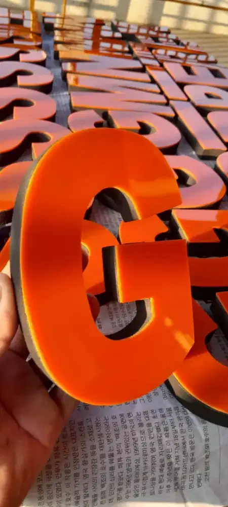 Huruf timbul akrilik