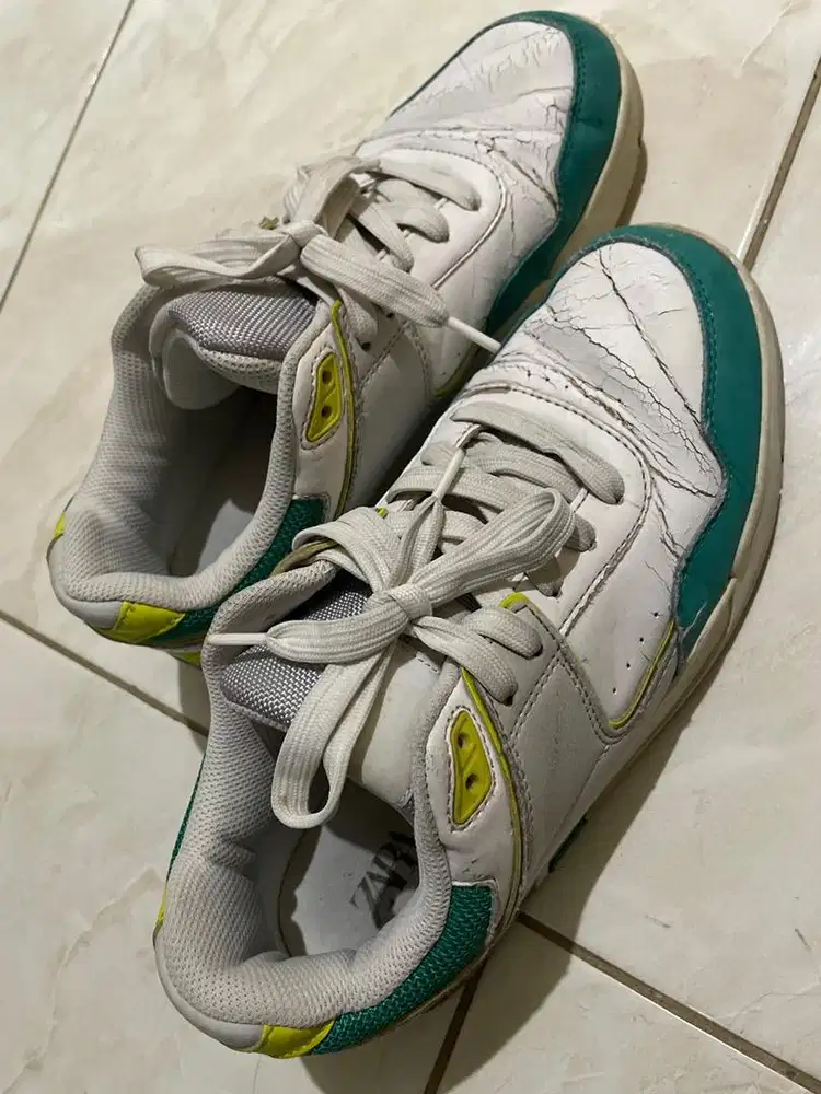 Preloved Sepatu Sneakers Zara Man size 41