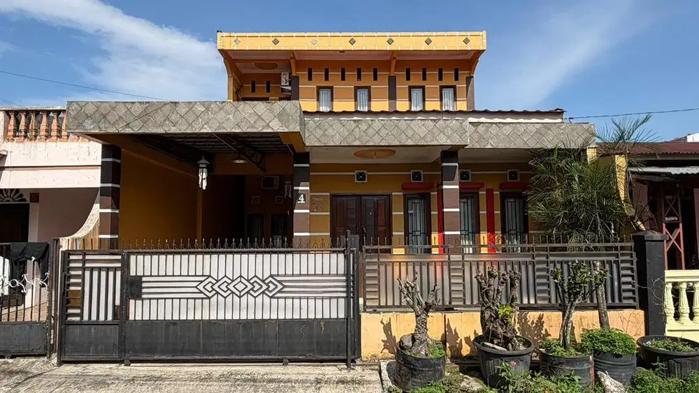 Rumah Keluarga Siap Huni di Medan 2 Lantai 4 kamar, Lokasi Strategis