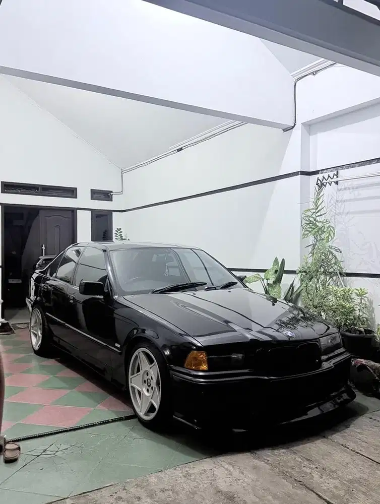 BMW 318i 1997 Bensin