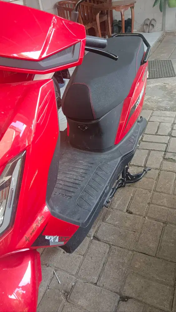 Motor listrik warna merah