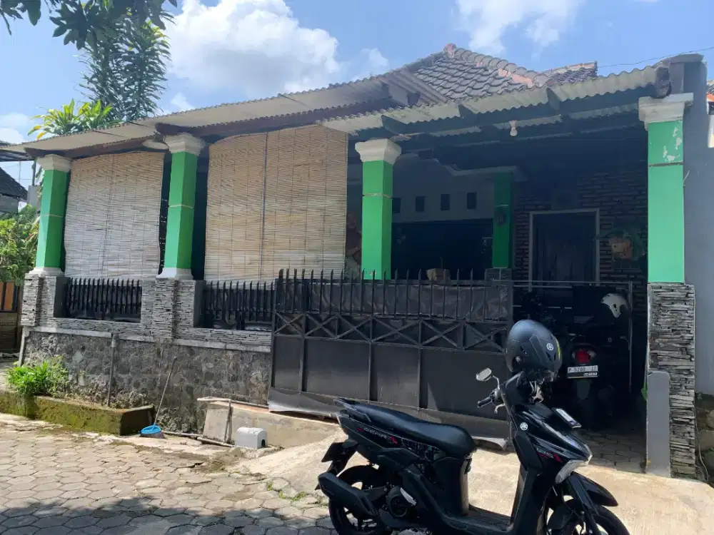 Rumah Pojok 3KT Jl. Tidar dekat Universitas Jember