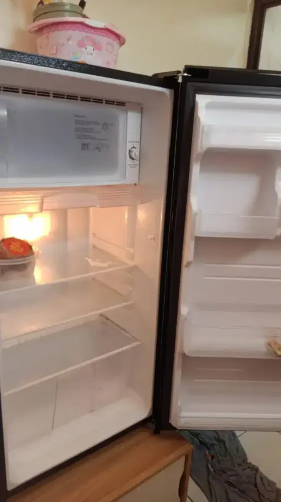 Kulkas sharp bekas tapi baru satu bulan lebih