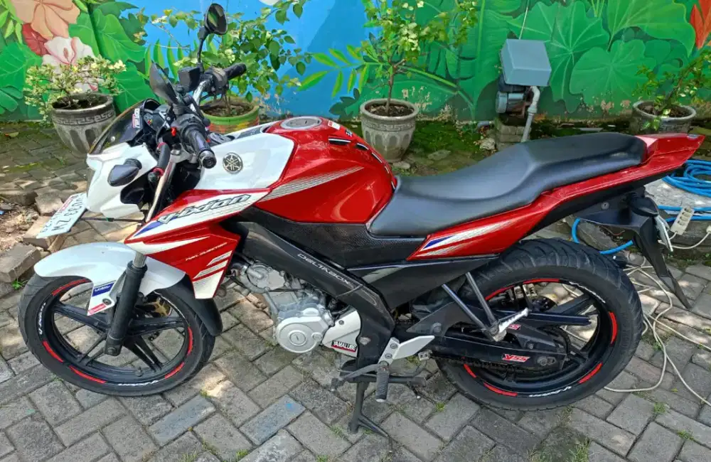 Yamaha vixion merah 150 R