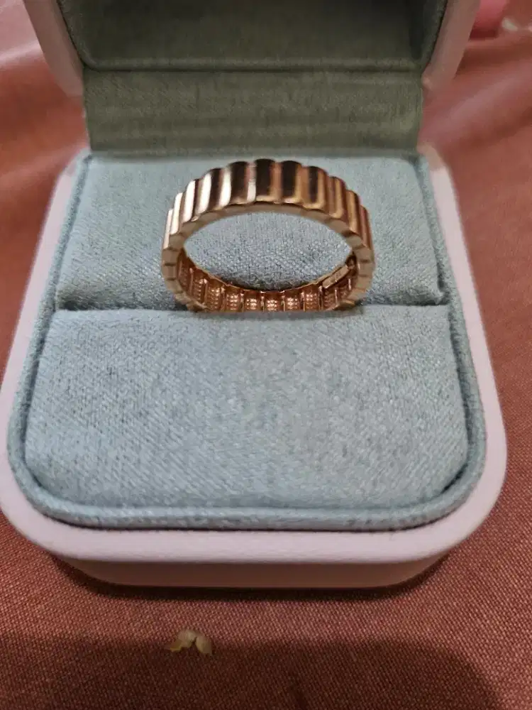 Cincin UBS 8karat berat 2.34gram size 8