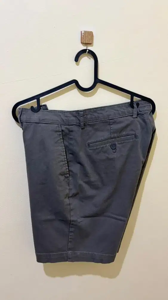 Preloved EXECUTIVE Chinos Short Pants