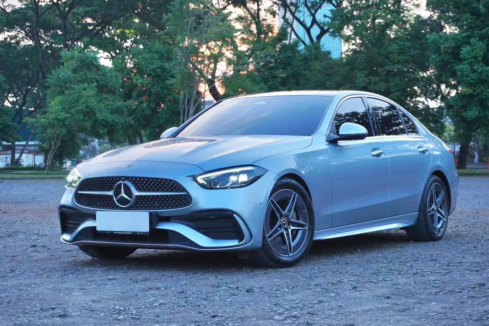 Mercedes Benz C300  W206 AMG M254 EQ-Boost 2022 Silver Mulus DP Ringan