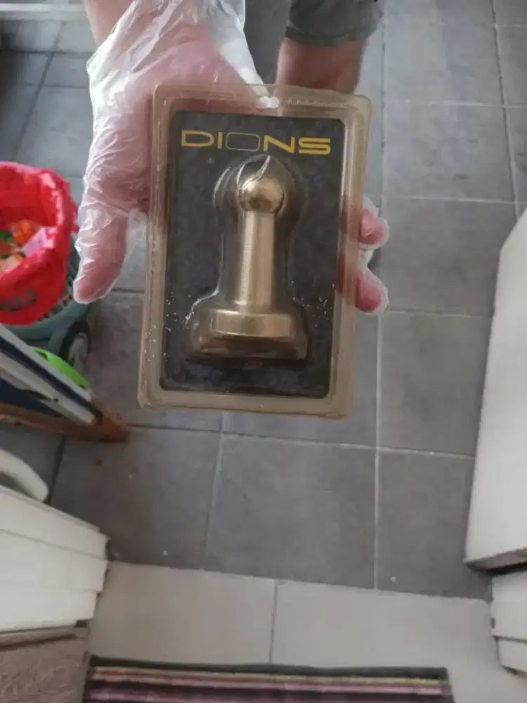 door stop merek dion